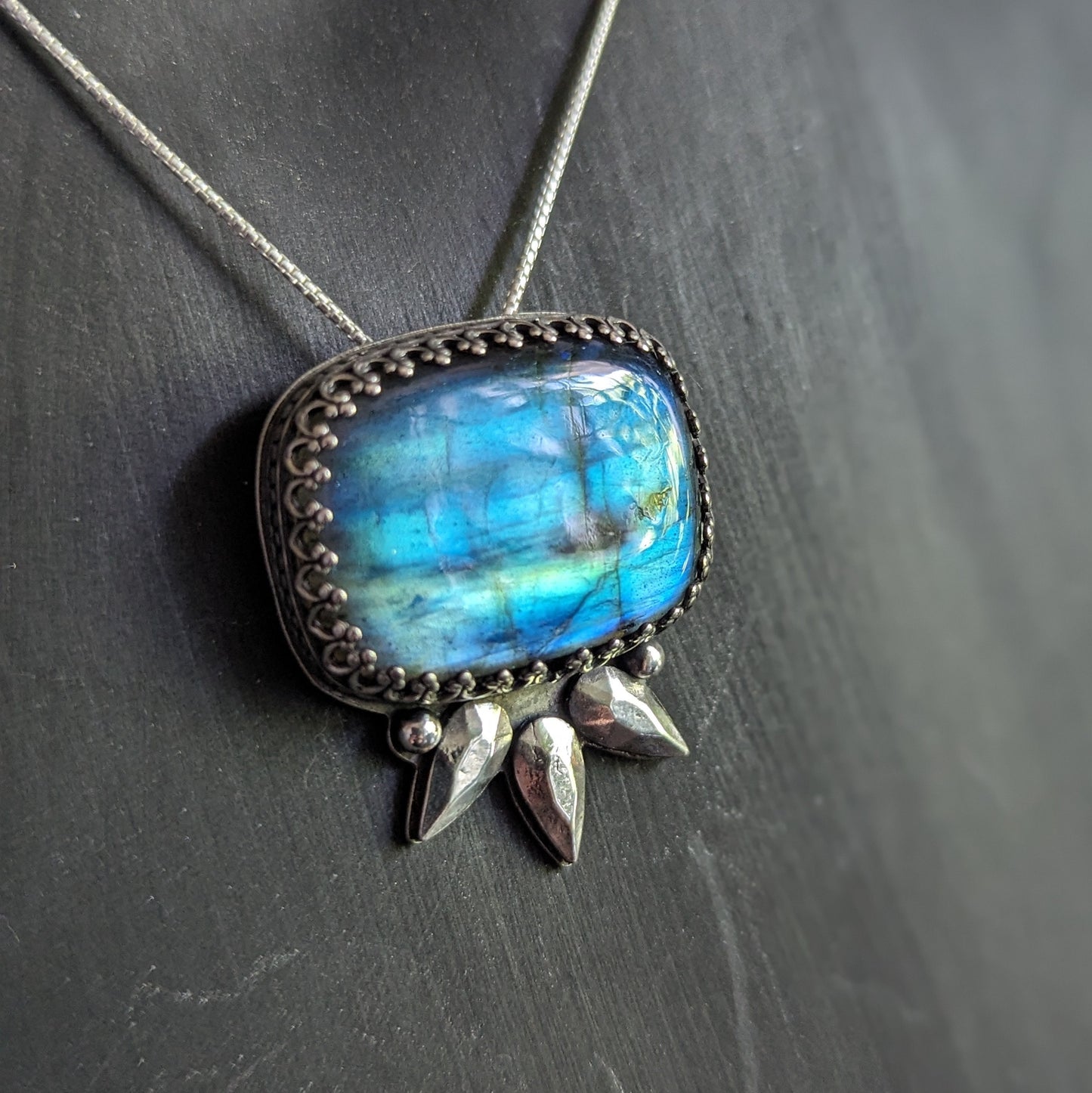 925 Sterling Silver Labradorite Spike Pendant Necklace - 16" Chain