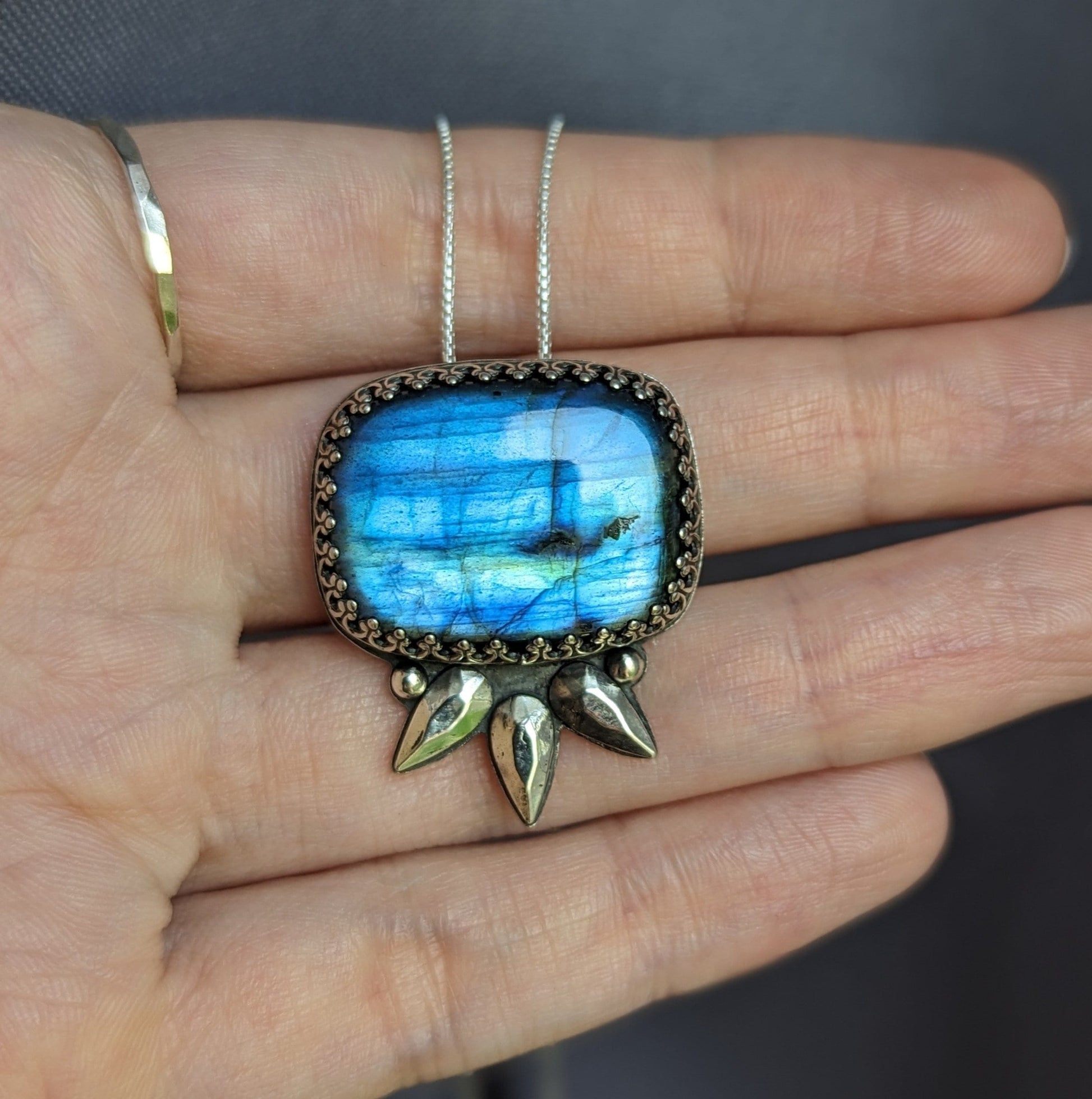 925 Sterling Silver Labradorite Spike Pendant Necklace - 16" Chain