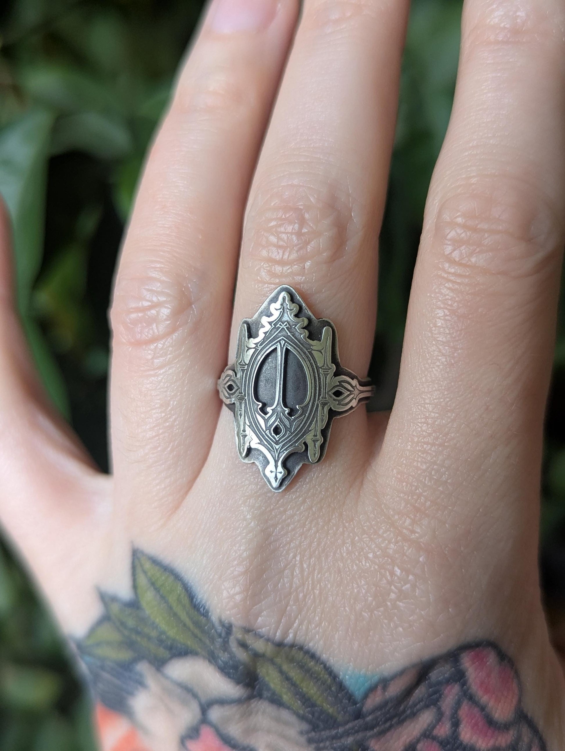 925 Sterling Silver Gothic Window Engraved Ring | US/CA Size 7