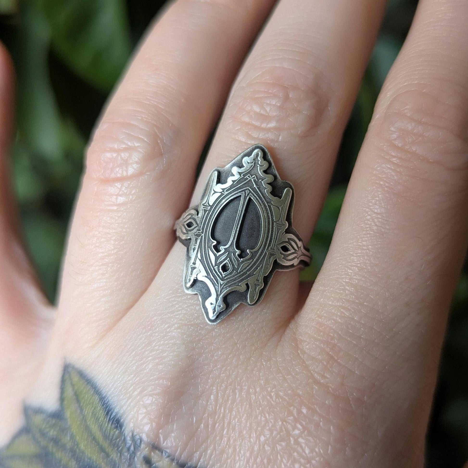 925 Sterling Silver Gothic Window Engraved Ring | US/CA Size 7