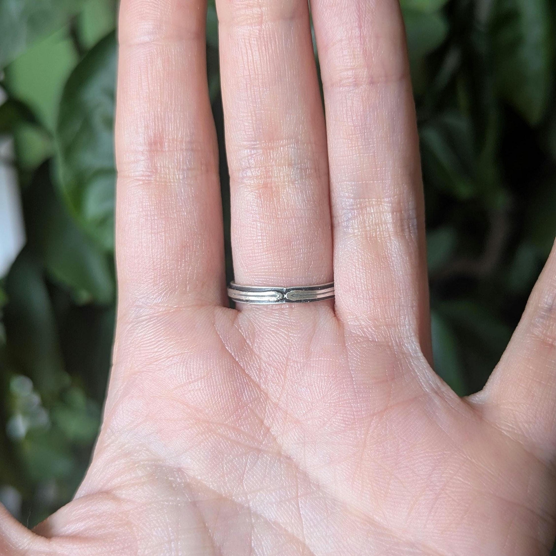 925 Sterling Silver Gothic Window Engraved Ring | US/CA Size 7